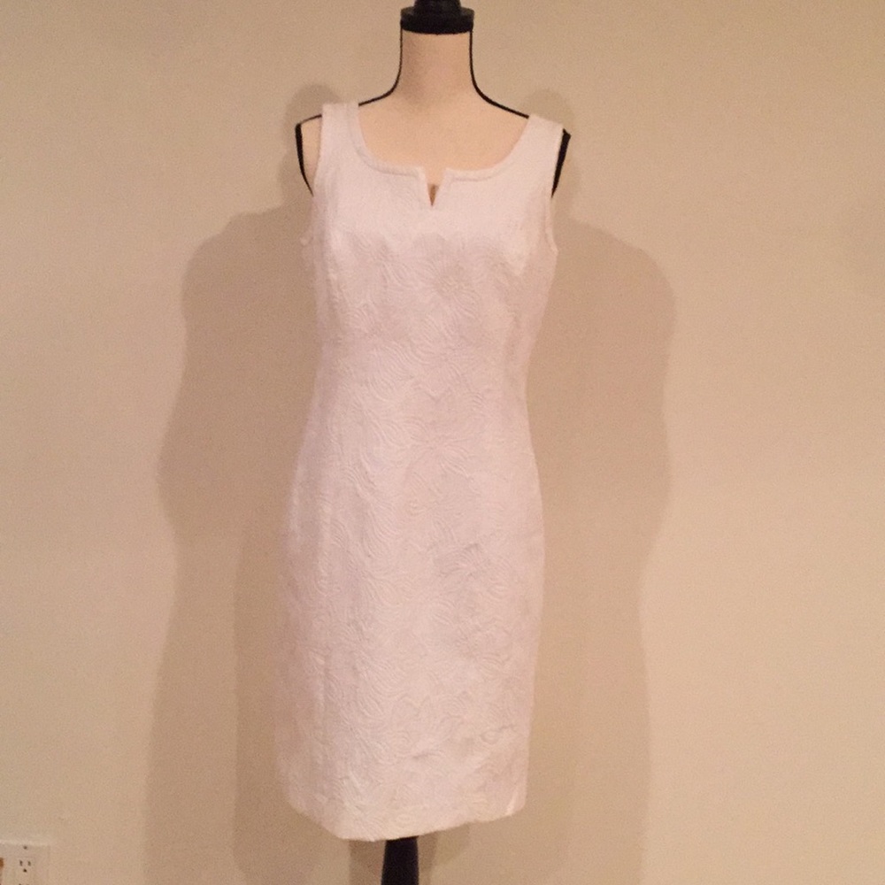 White floral jacquard print sleeveless dress